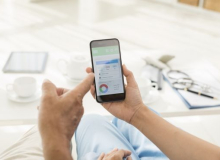 Uso excessivo de celular aumenta número de casos de tendinites e problemas no ombro