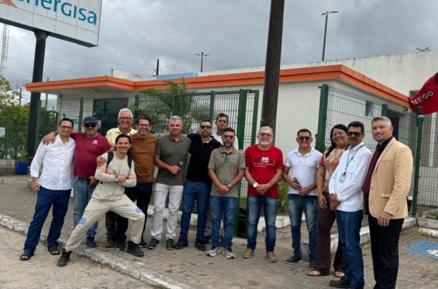CUT Paraíba participa de ato de acolhimento de funcionário readmitido pela Energisa