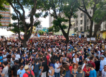 Milhares de pessoas protestam contra cortes na educação na Paraíba