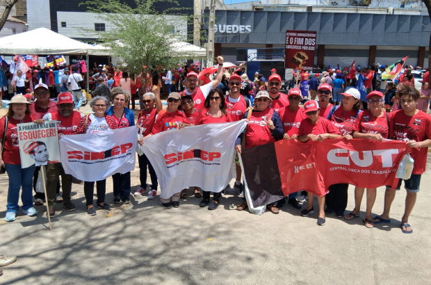 Cidade de Hugo Mota é tomada por sindicalistas e servidores na luta contra a PEC 38